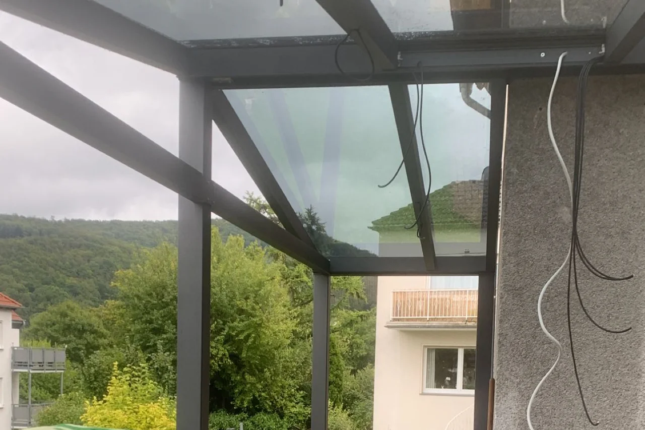 Reflektiertes Glas: Effiziente Sonnenschutzlösungen in Arnsberg